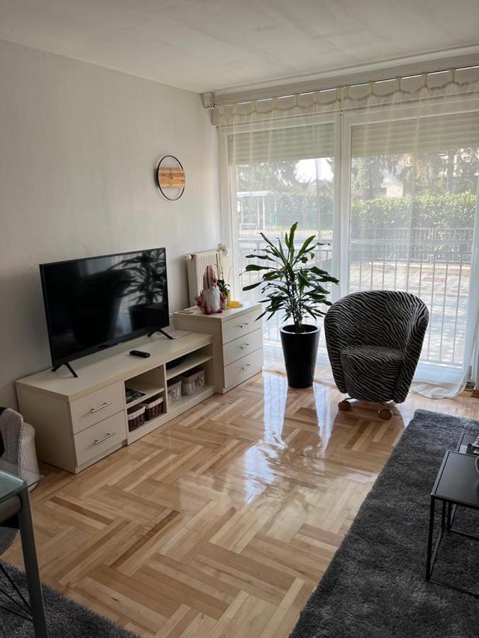 Apartman West - Private Parking Place Zagreb Exteriör bild